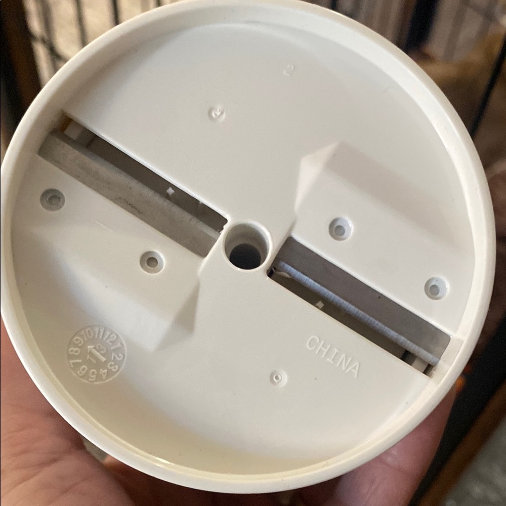 Pampered Chef Spiral and Slice NEW white - Picture 3 of 3